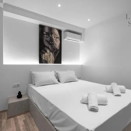 Maison Cristal, The Luxury Apartment *